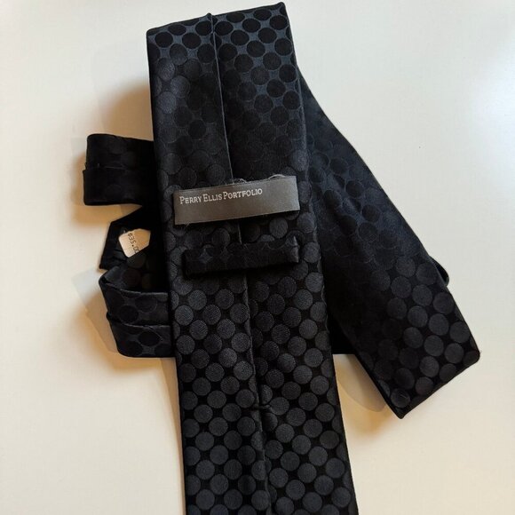 Perry Ellis Portfolio Silk Tie - Picture 3 of 3